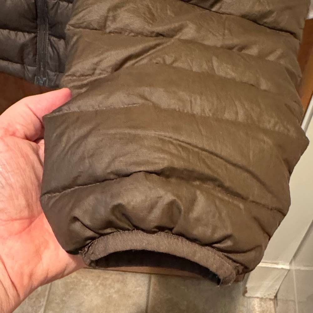 Patagonia Men's Brown Puffer Jacket - Picture 5 of 8